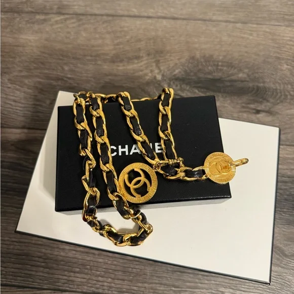 CHANEL Vintage Black Leather Gold CC Logo Chain Belt/Necklace - Picture 8 of 11